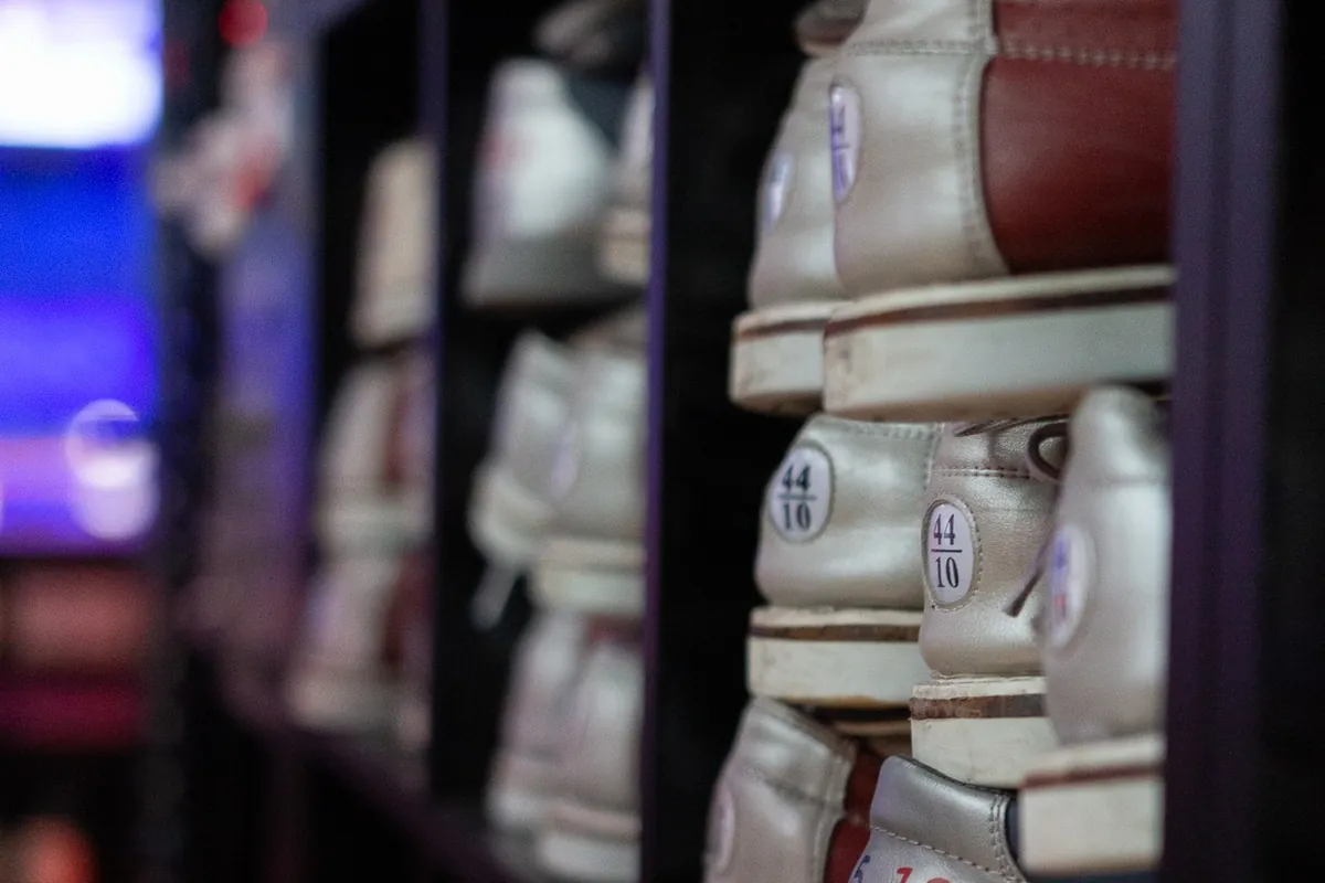 Regal mit Leihschuhen im XXL Sportcenter Duisburg